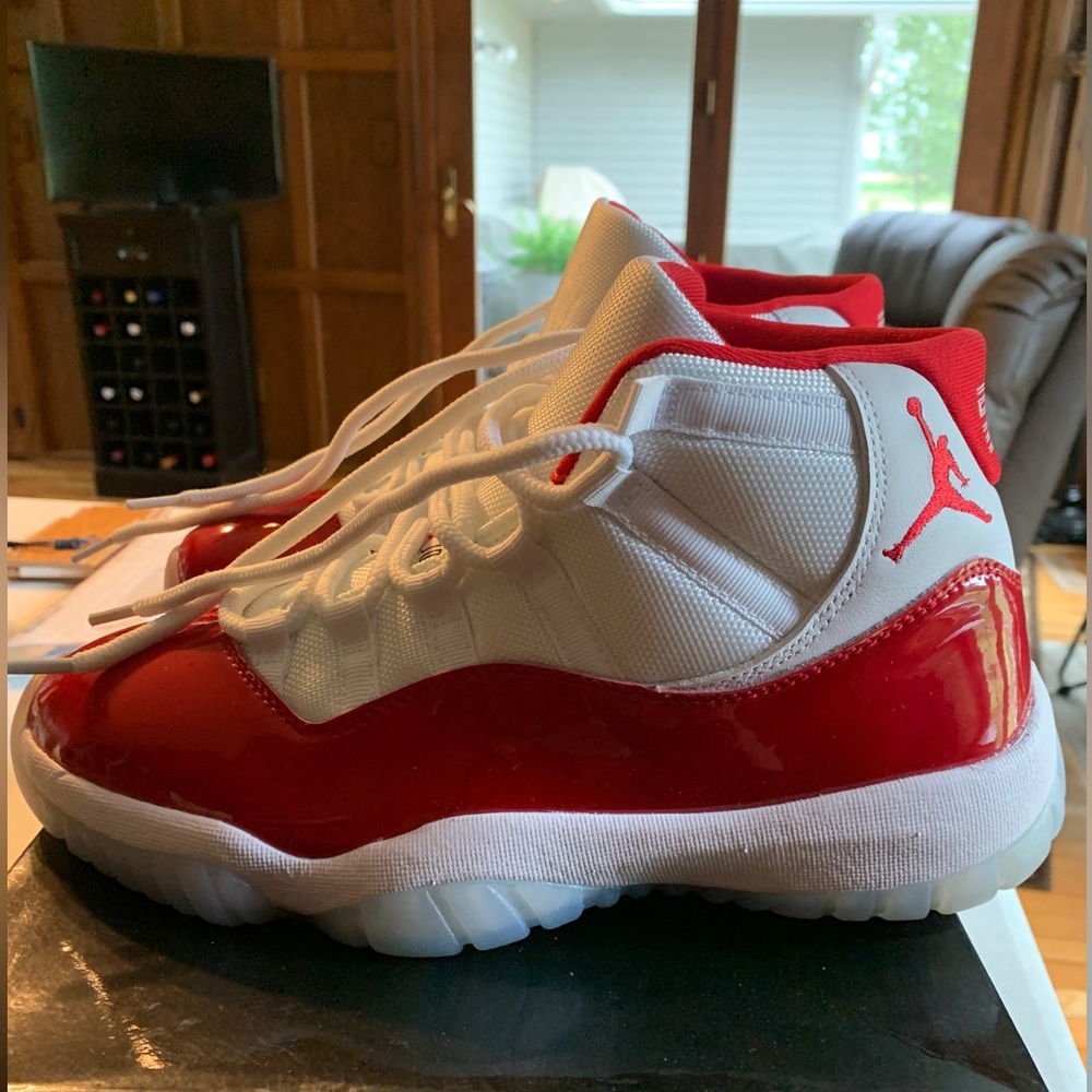 Red/White Cherry Jordan 11 retro Size 10.5